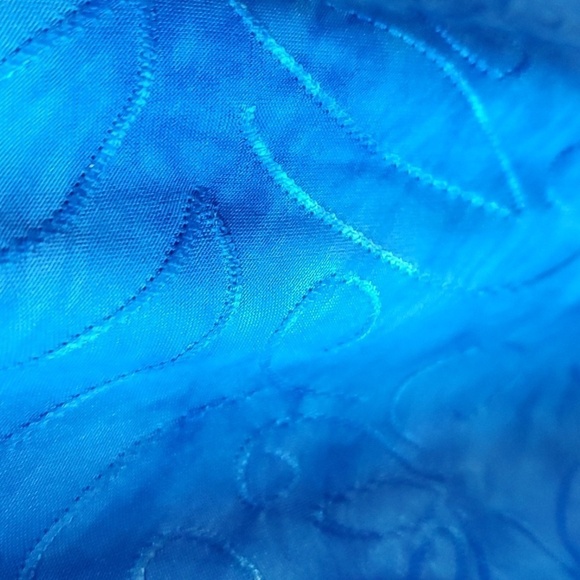 New Directions blue embossed sleeveless top size 3X asymmetrical - Picture 8 of 10